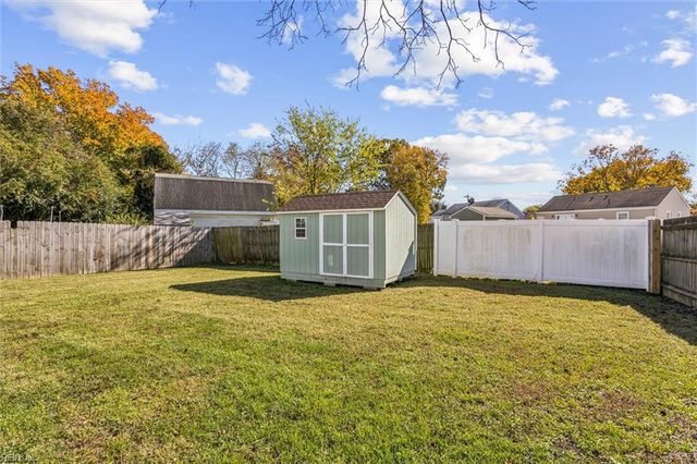 22 Lucas DR, Hampton, VA 23669