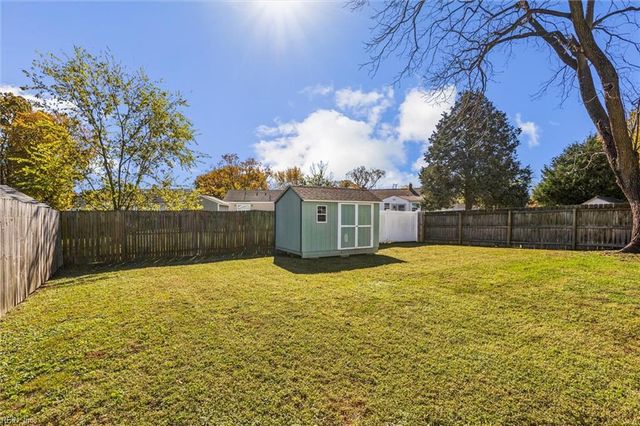 22 Lucas DR, Hampton, VA 23669