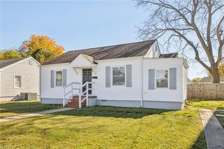 22 Lucas DR, Hampton, VA 23669