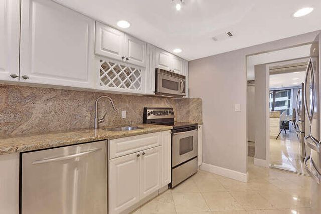 4200 N Ocean Drive 2-903, Singer Island, FL 33404