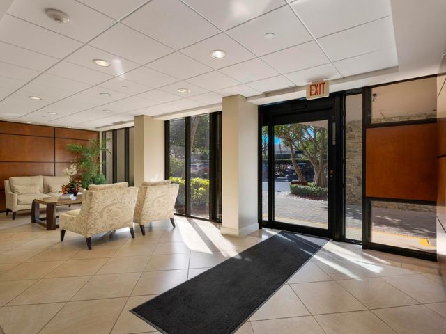 4200 N Ocean Drive 2-903, Singer Island, FL 33404