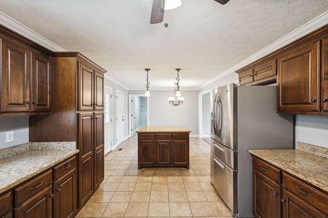 5453 Hillsboro Viola Rd, Manchester, TN 37355