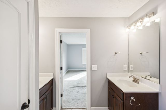 5453 Hillsboro Viola Rd, Manchester, TN 37355