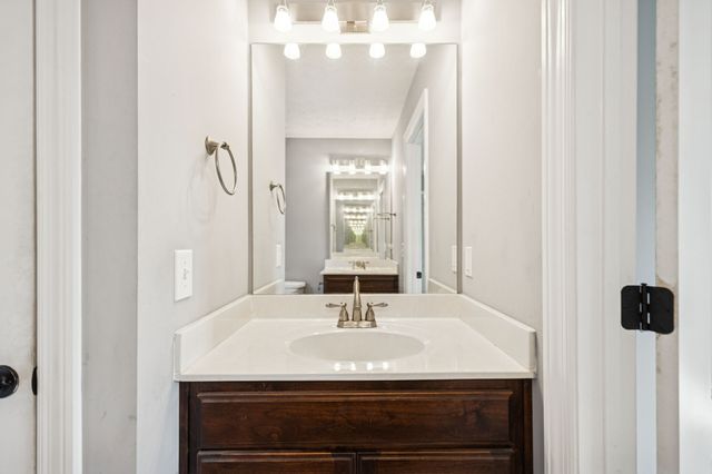 5453 Hillsboro Viola Rd, Manchester, TN 37355