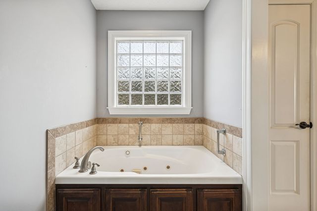 5453 Hillsboro Viola Rd, Manchester, TN 37355