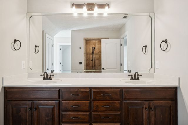 5453 Hillsboro Viola Rd, Manchester, TN 37355