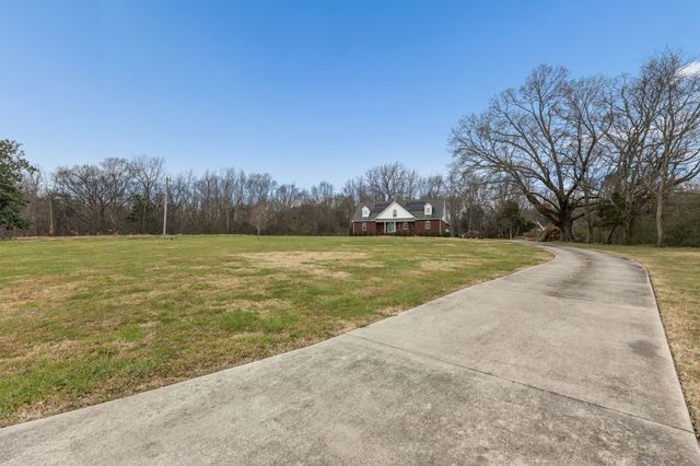 5453 Hillsboro Viola Rd, Manchester, TN 37355