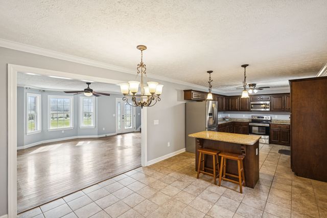 5453 Hillsboro Viola Rd, Manchester, TN 37355