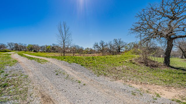 178 County Road 4372, Decatur, TX 76023