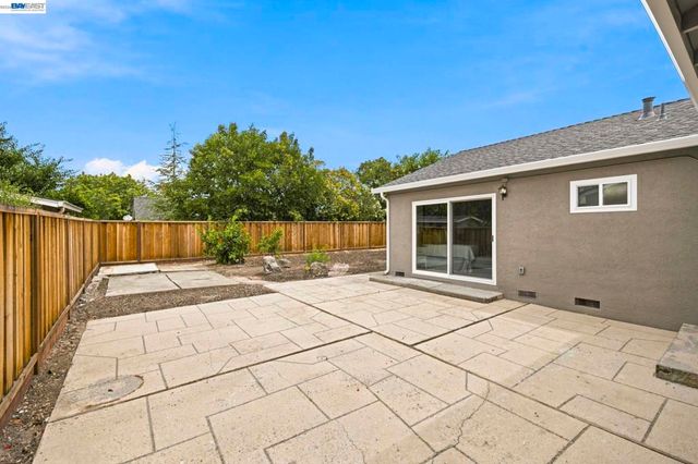 801 Lippert Ave, Fremont, CA 94539