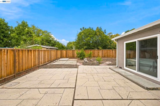 801 Lippert Ave, Fremont, CA 94539
