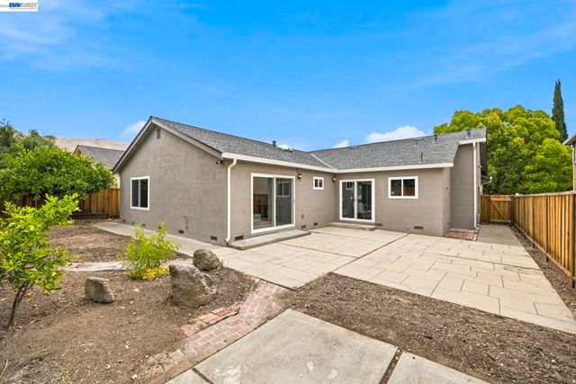 801 Lippert Ave, Fremont, CA 94539