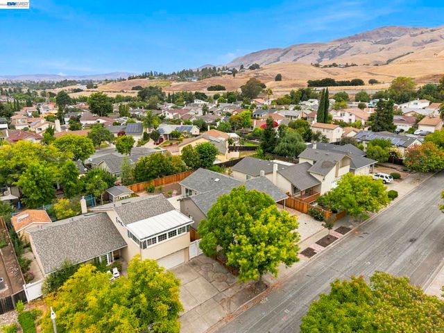 801 Lippert Ave, Fremont, CA 94539