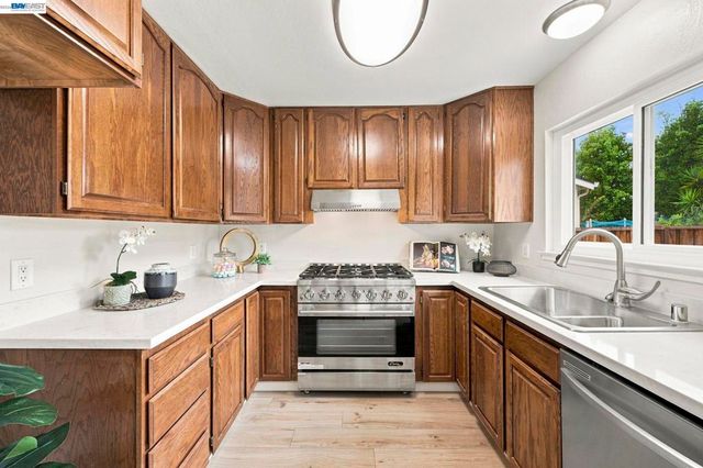 801 Lippert Ave, Fremont, CA 94539