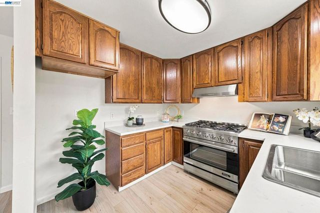 801 Lippert Ave, Fremont, CA 94539