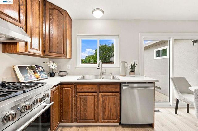 801 Lippert Ave, Fremont, CA 94539