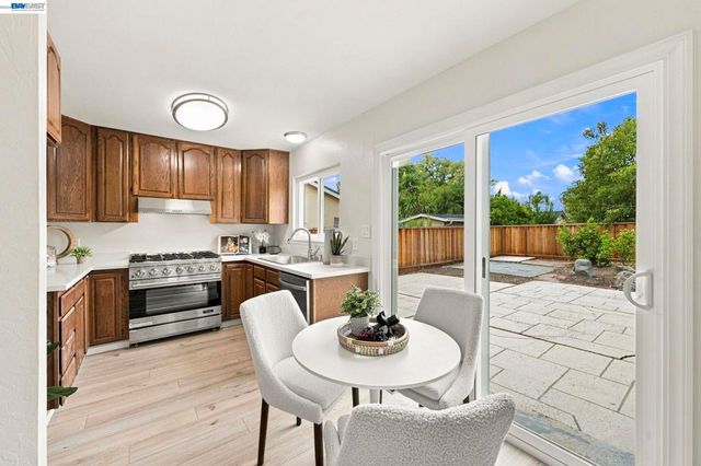 801 Lippert Ave, Fremont, CA 94539