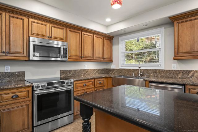 885 Eldorado Drive, Escondido, CA 92025