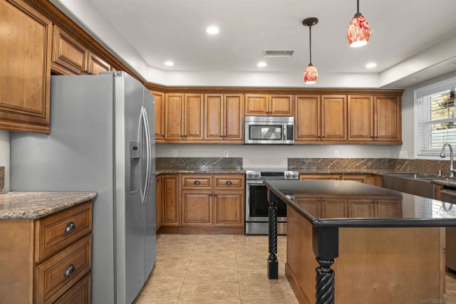 885 Eldorado Drive, Escondido, CA 92025