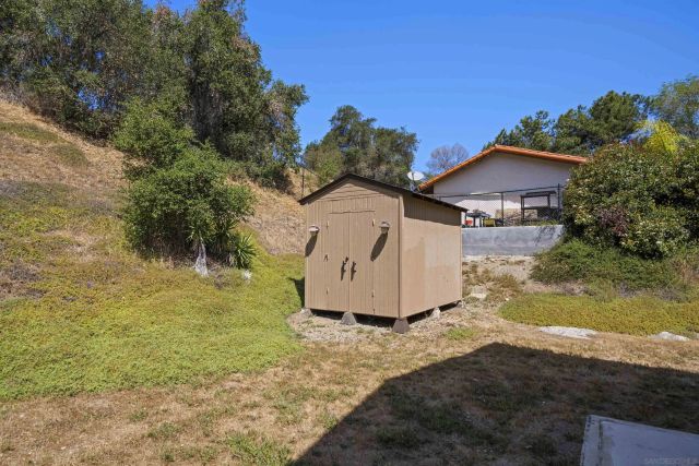 885 Eldorado Drive, Escondido, CA 92025