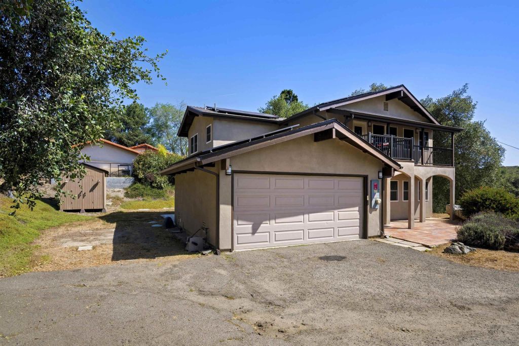 885 Eldorado Drive, Escondido, CA 92025