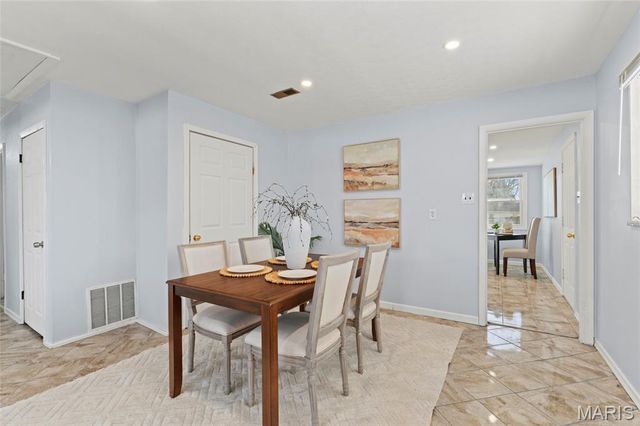 5520 Holborn Drive, Normandy, MO 63121