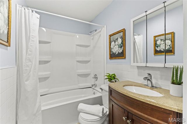 5520 Holborn Drive, Normandy, MO 63121