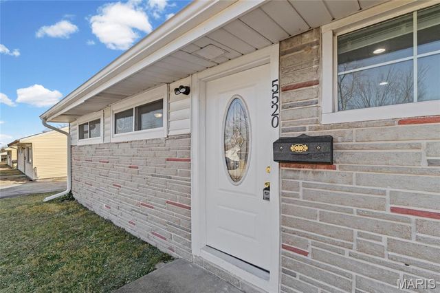 5520 Holborn Drive, Normandy, MO 63121