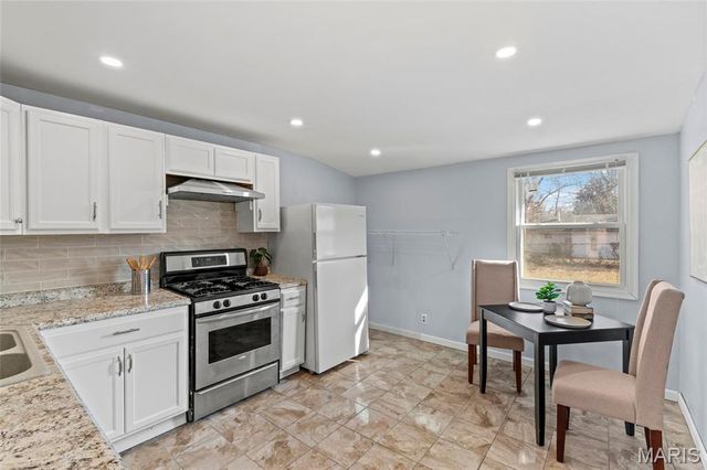 5520 Holborn Drive, Normandy, MO 63121