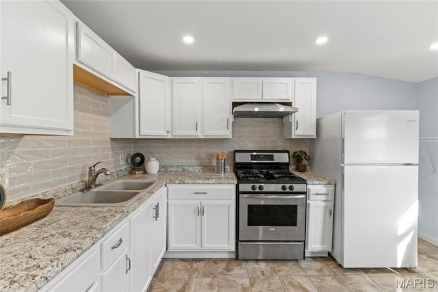 5520 Holborn Drive, Normandy, MO 63121