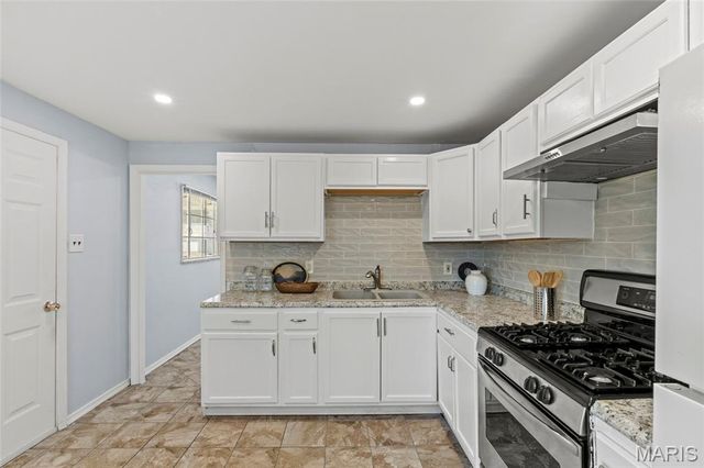 5520 Holborn Drive, Normandy, MO 63121