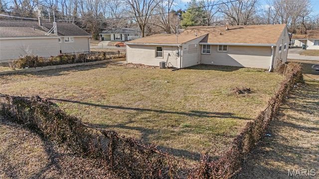 5520 Holborn Drive, Normandy, MO 63121