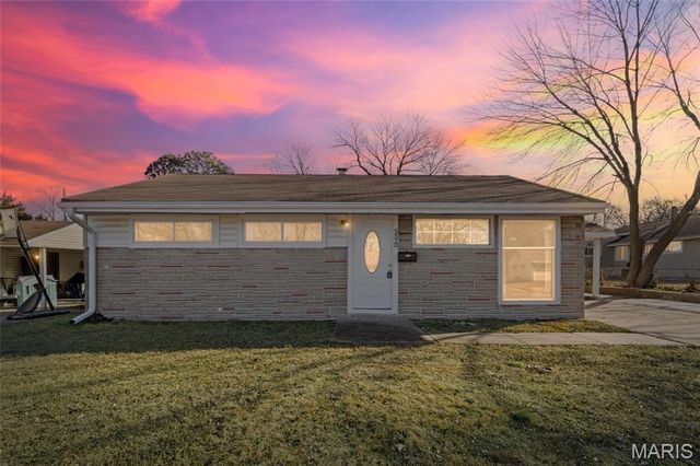 5520 Holborn Drive, Normandy, MO 63121