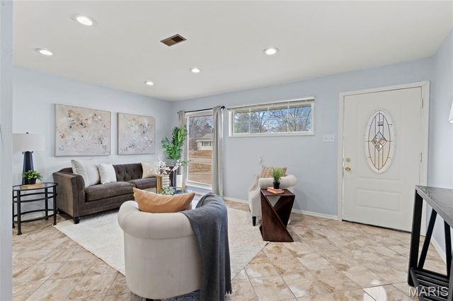 5520 Holborn Drive, Normandy, MO 63121