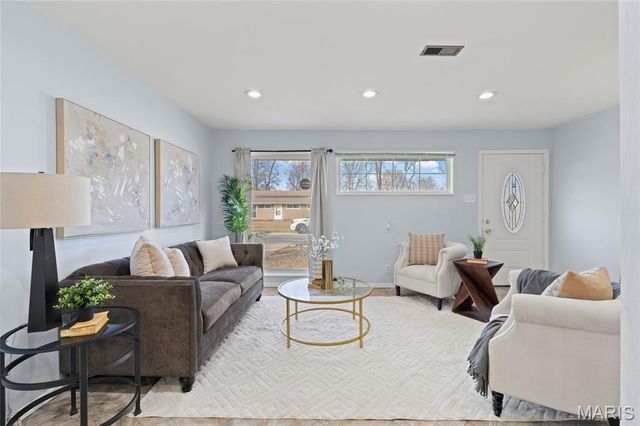 5520 Holborn Drive, Normandy, MO 63121