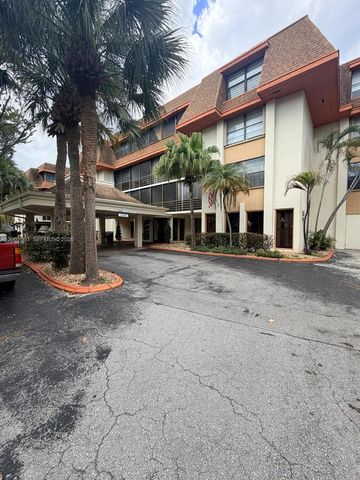 671 NE 195th Street 208E, Miami, FL 33179