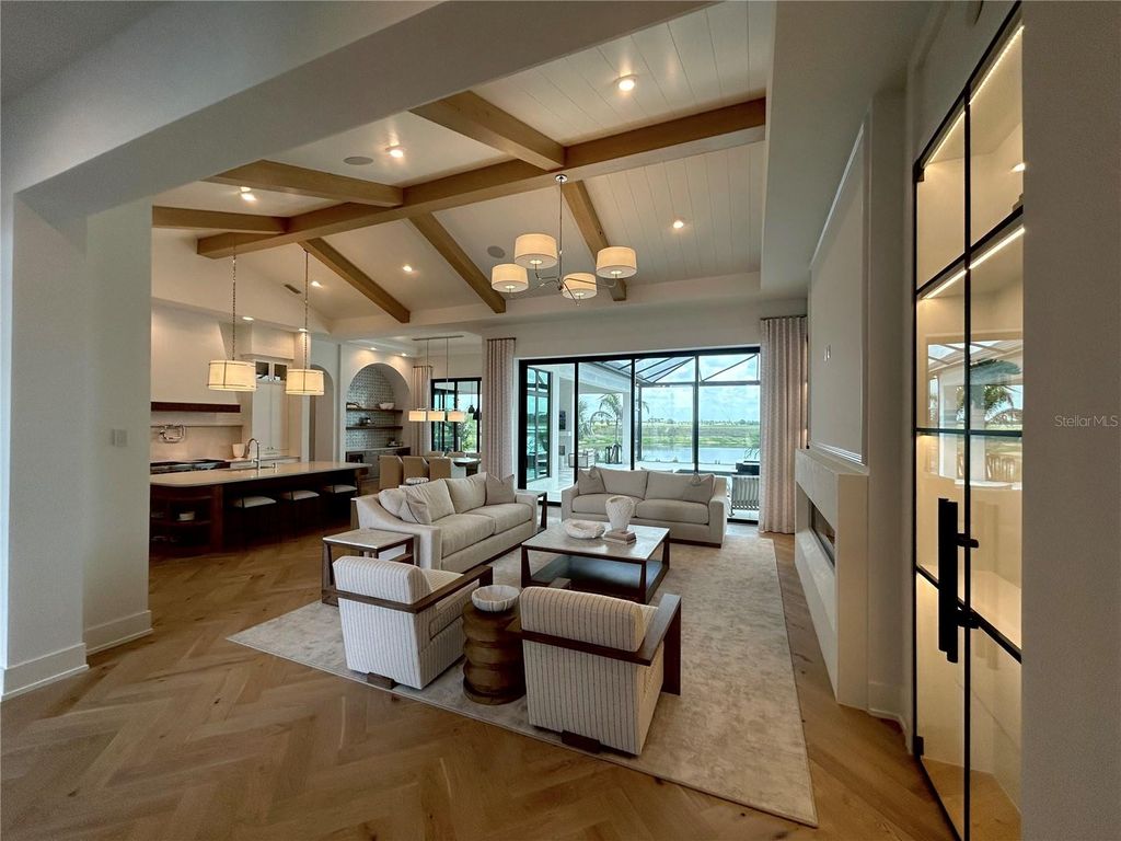 Image 4 of property listing at 258 CRYSTAL WATERS DRIVE, Sarasota, FL 34240