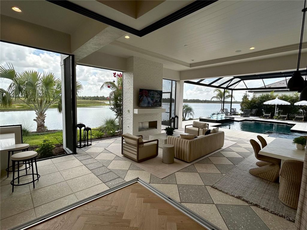 Image 6 of property listing at 258 CRYSTAL WATERS DRIVE, Sarasota, FL 34240