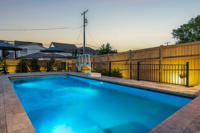 2016B Galbraith Dr, Nashville, TN 37215