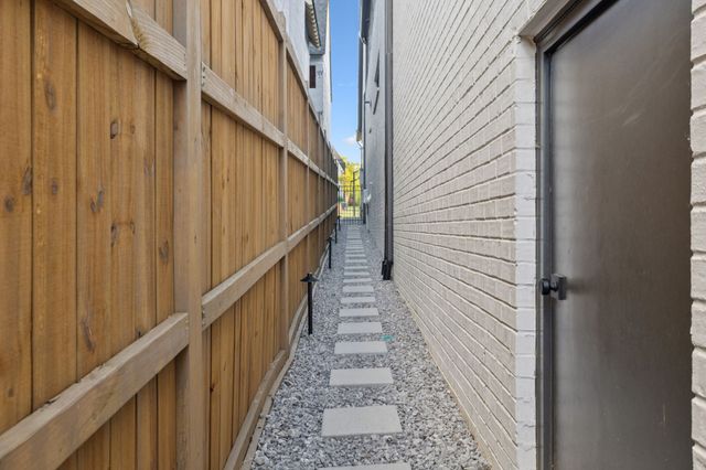 2016B Galbraith Dr, Nashville, TN 37215