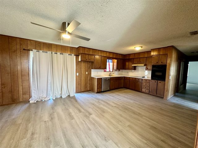917 N Kirk Street, Hico, TX 76457
