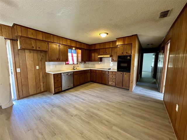 917 N Kirk Street, Hico, TX 76457