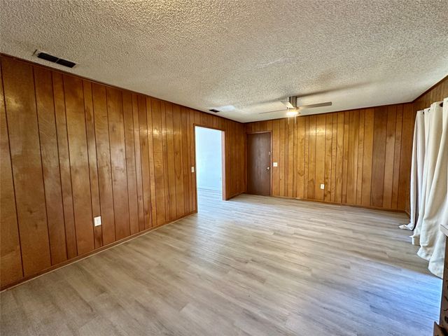917 N Kirk Street, Hico, TX 76457