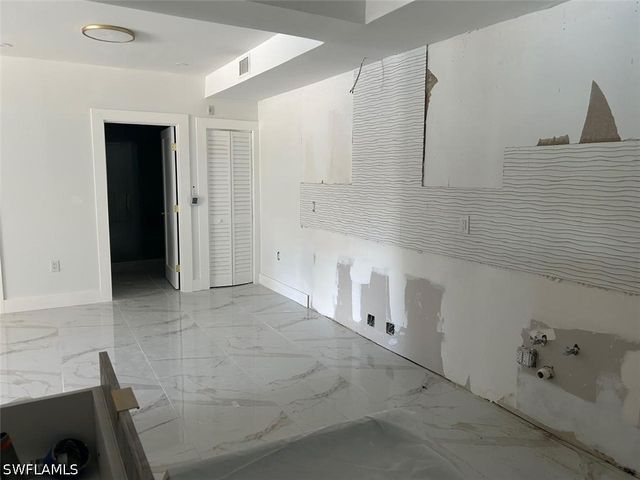 3399 Gulf Shore BLVD N 109, Naples, FL 34103