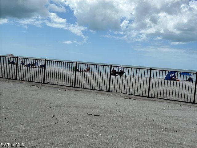 3399 Gulf Shore BLVD N 109, Naples, FL 34103