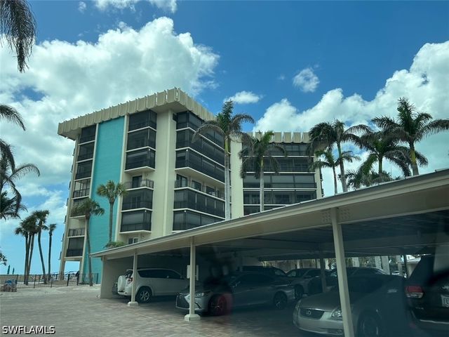3399 Gulf Shore BLVD N 109, Naples, FL 34103