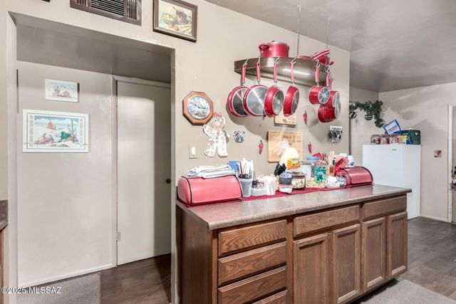 2036 S Avenida Ursa, Tucson, AZ 85710