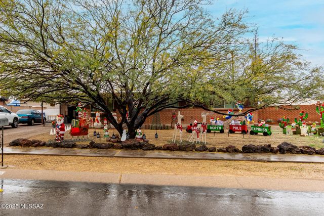 2036 S Avenida Ursa, Tucson, AZ 85710