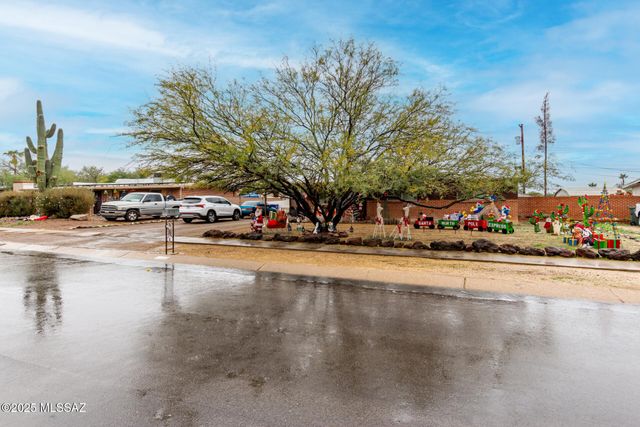 2036 S Avenida Ursa, Tucson, AZ 85710