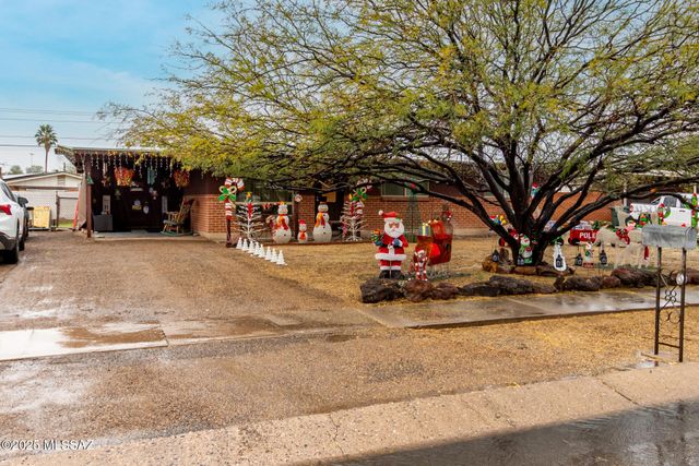 2036 S Avenida Ursa, Tucson, AZ 85710